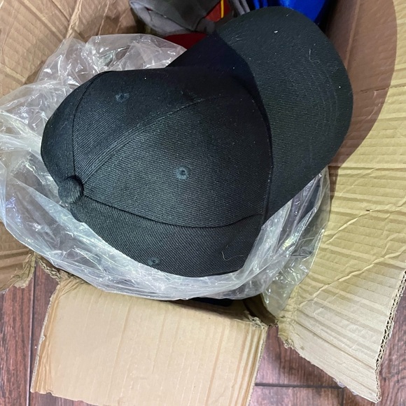 A box of Blank T-shirt and hats for wholesale/businesses - Picture 3 of 5